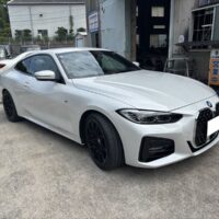 BMW　G26 タイヤ空気圧警告 ブレーキパッド交換　キャリパーカバー取付
