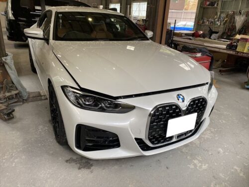 BMW　G26
タイヤ空気圧警告 ブレーキパッド交換　キャリパーカバー取付