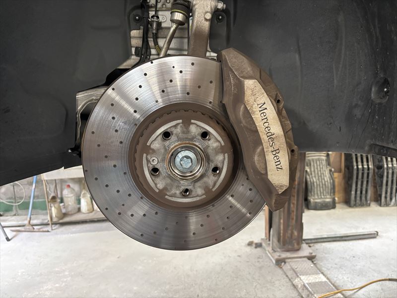 【メルセデス・ベンツ】超低ダストブレーキパッド・ブレーキセンサー交換