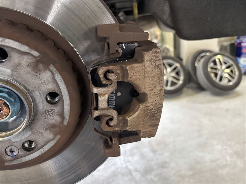 【メルセデス・ベンツ】超低ダストブレーキパッド・ブレーキセンサー交換