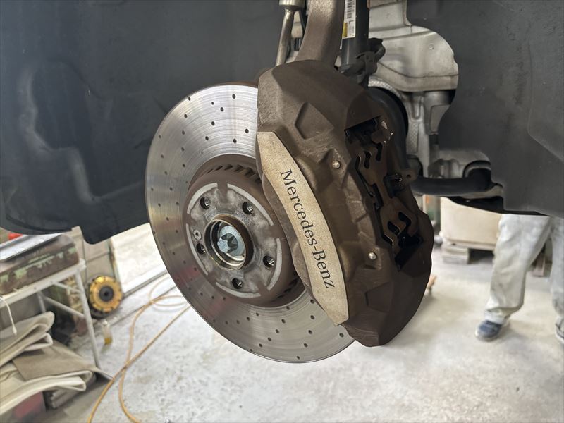 【メルセデス・ベンツ】超低ダストブレーキパッド・ブレーキセンサー交換