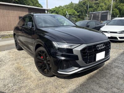 アウディQ8 グリル交換